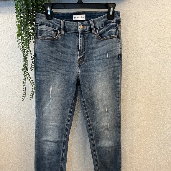 Studio Mid Rise Cropped Skinny Distressed Rolled Jean 28P - Picture 2 of 7